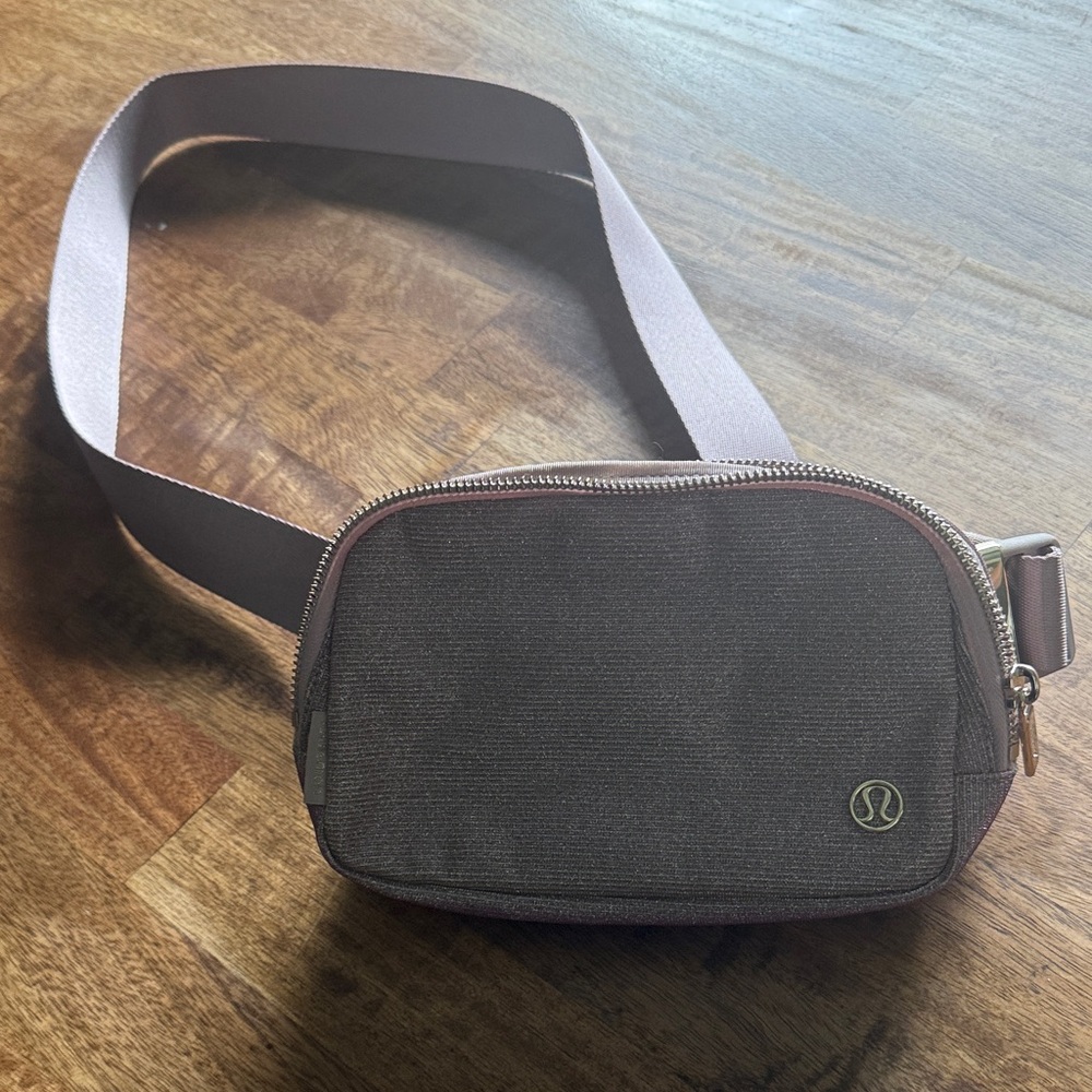 lululemon athletica Men's Belt Bag in Dusty Mauve